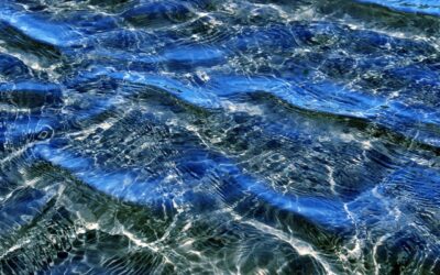 Service boat sinks during crew change