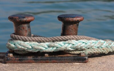 Mooring line self-releases
