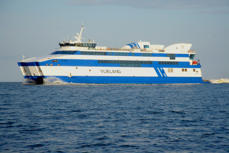 Ferry Vlieland breaches hull and is towed back to Harlingen
