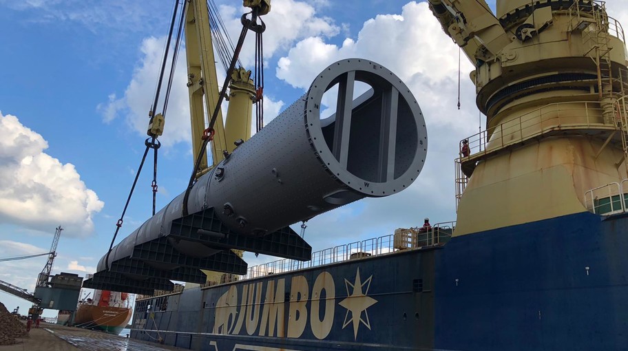 Jumbo Jubilee takes two giant reactors on board in Venice