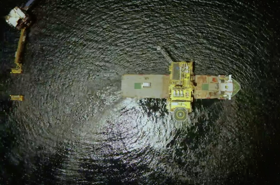 [VIDEO] Boskalis performs float-over of 11,500-tonne topsides