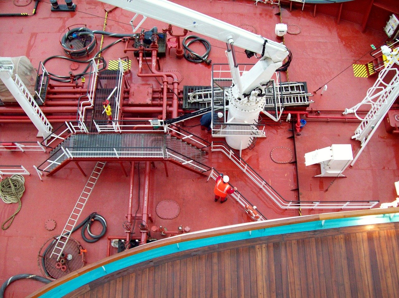 Safety equipment becomes snag hazard and crew member injures finger