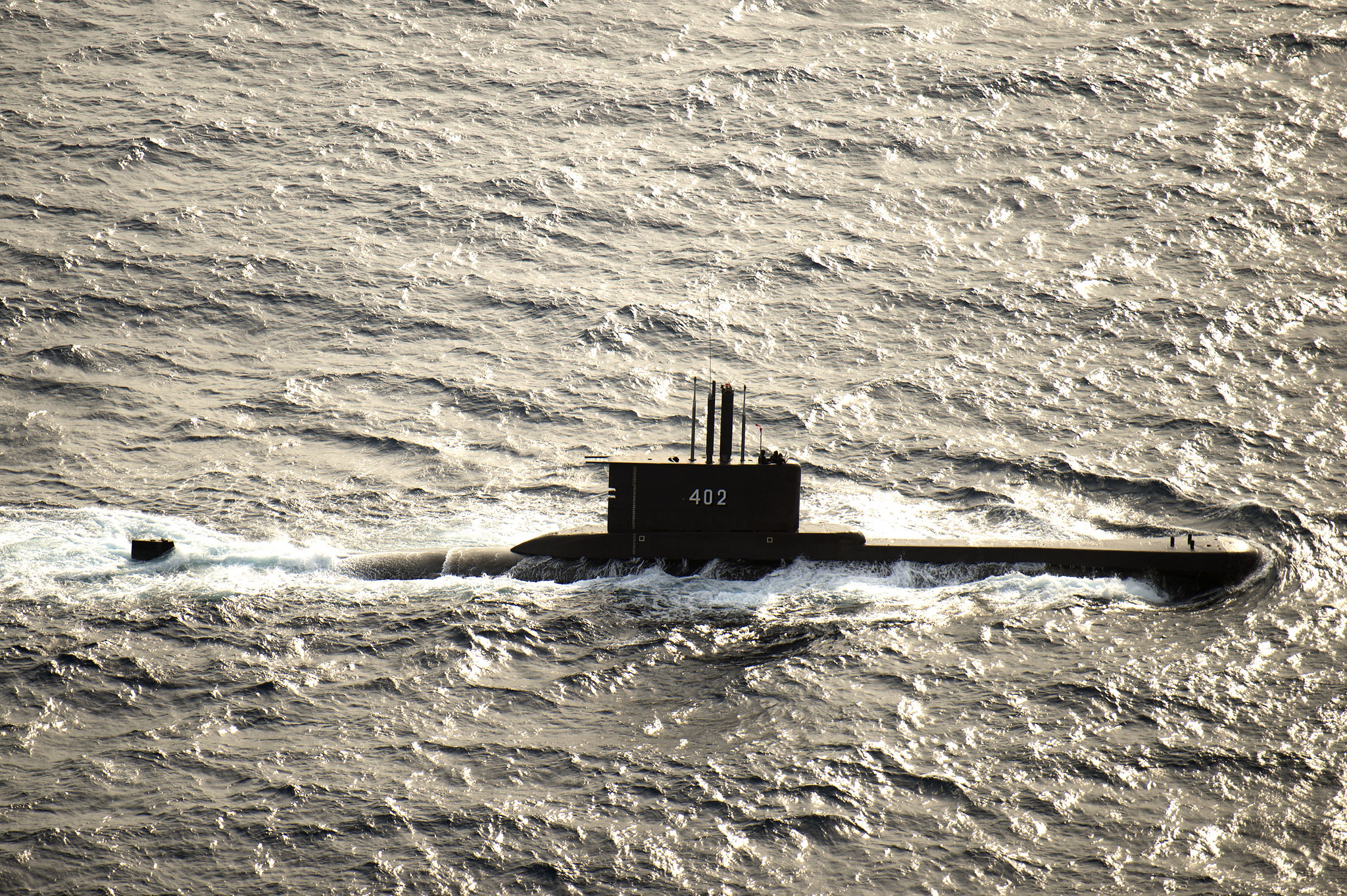 Indonesia stops salvage of sunken submarine