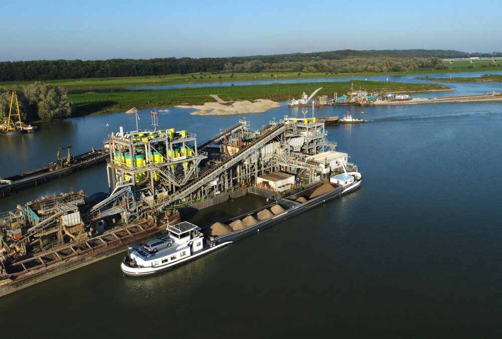 Bakker Sliedrecht connects Europe’s largest sailing sand plant to shore power
