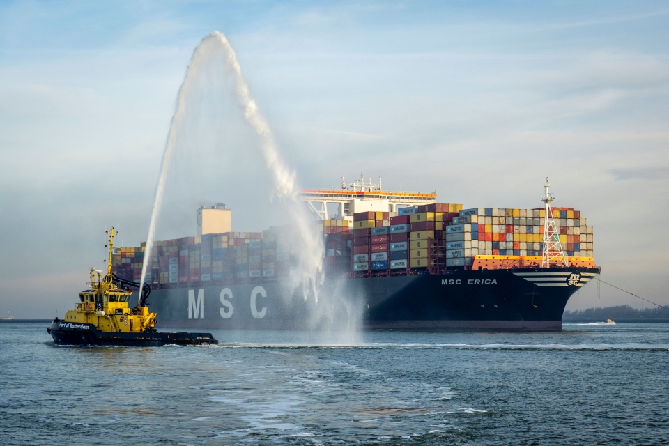 Rotterdam transhipment passes 15 million TEU containers for the first time