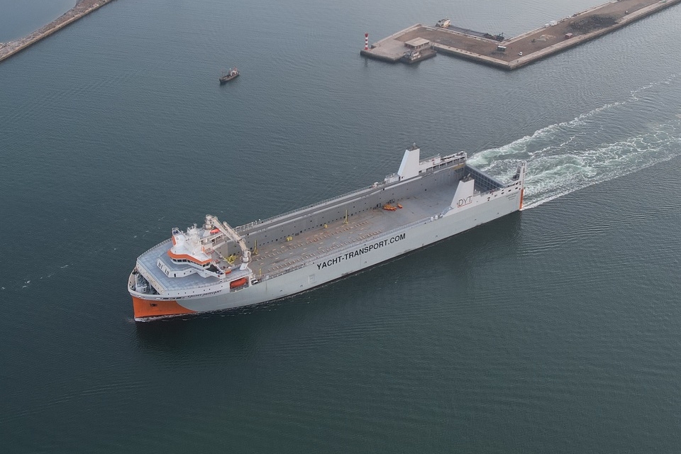 DYT takes delivery of world’s largest purpose-built yacht transport vessel