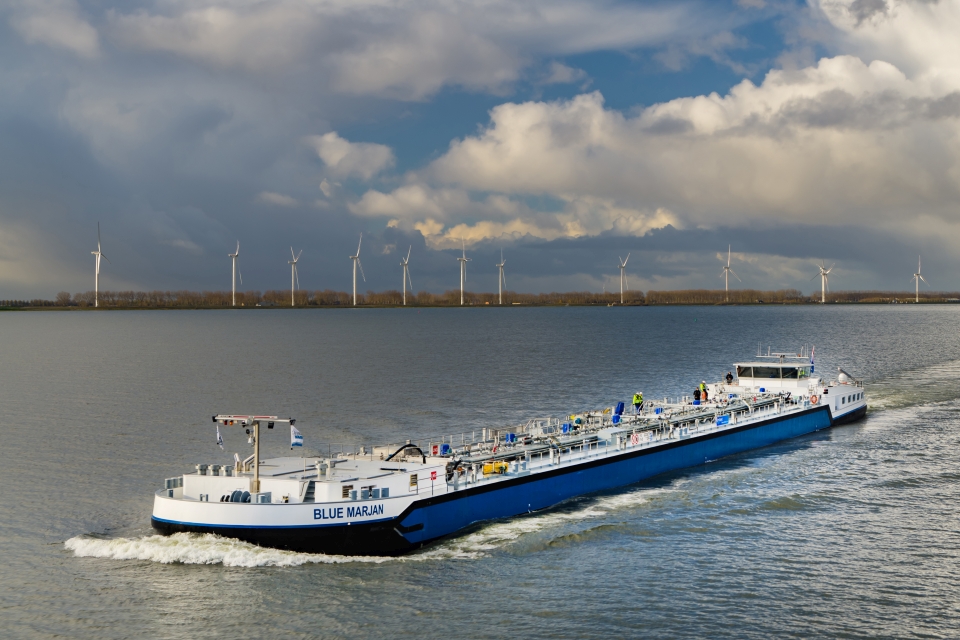 SWZ|Maritime’s April 2022 inland navigation special: Bio-LNG, H2, CH3OH or with batteries