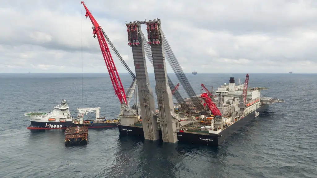 VIDEO: How Pioneering Spirit removed the Ninian Northern jacket with its new jacket lift system