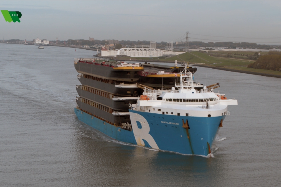VIDEO: BigRoll Beaufort arrives in Rotterdam carrying 11 hulls and 3 MultiCats in one go