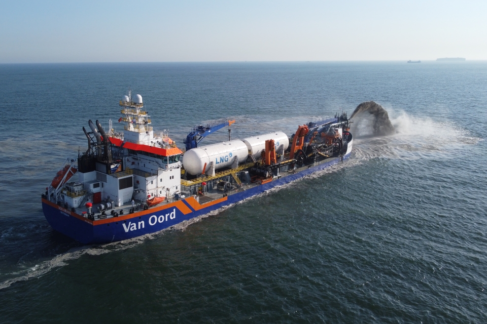 Van Oord wins KVNR Shipping Award with LNG-powered dredgers