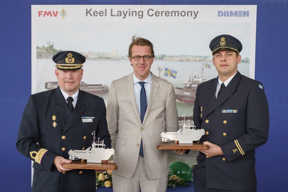 Picture: From left to right: General Patric Hjorth (Director Naval Division at FMV), Martin Verstraaten (sales manager of Damen Shipyards) and Jon Mether (Staff Sergeant of the Swedish navy).
