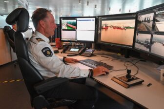 Camera supervisor Port Coordination Centre (by Ries van Wendel de Joode)