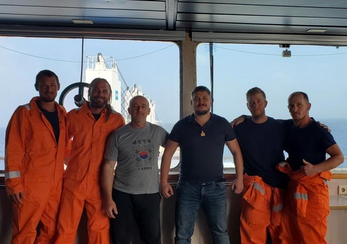 Dutch bulk carrier Hanze Göteborg saves four from liferaft in Atlantic