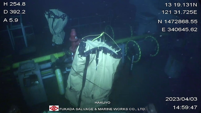 ROV applying a bag for capping oil on the Princess Empress wreck.