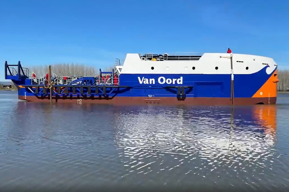 VIDEO: Van Oord’s new water injection dredger Rhône hits the water