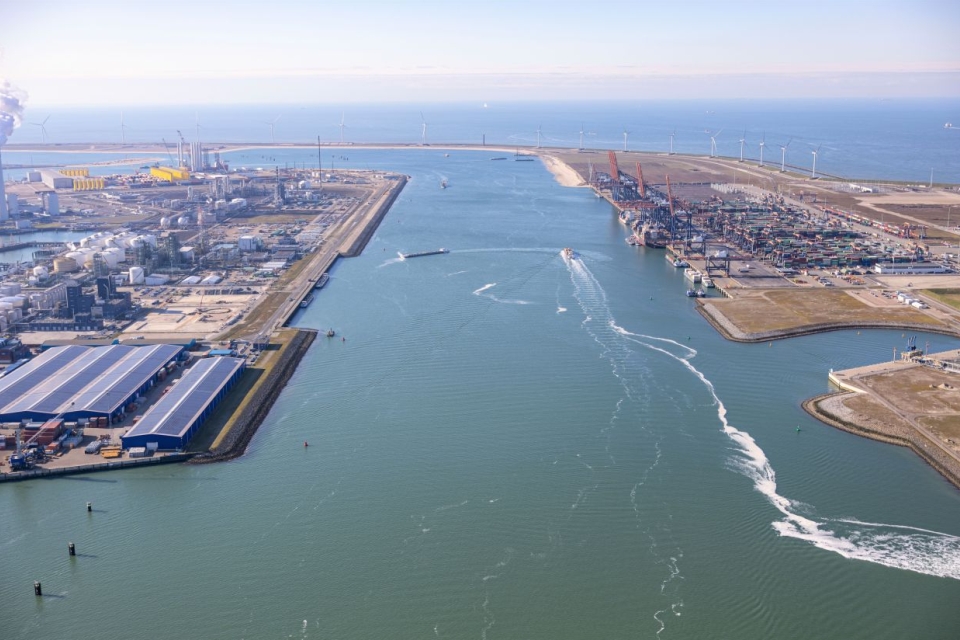 Van Oord lands first phase of Yangtze Canal project