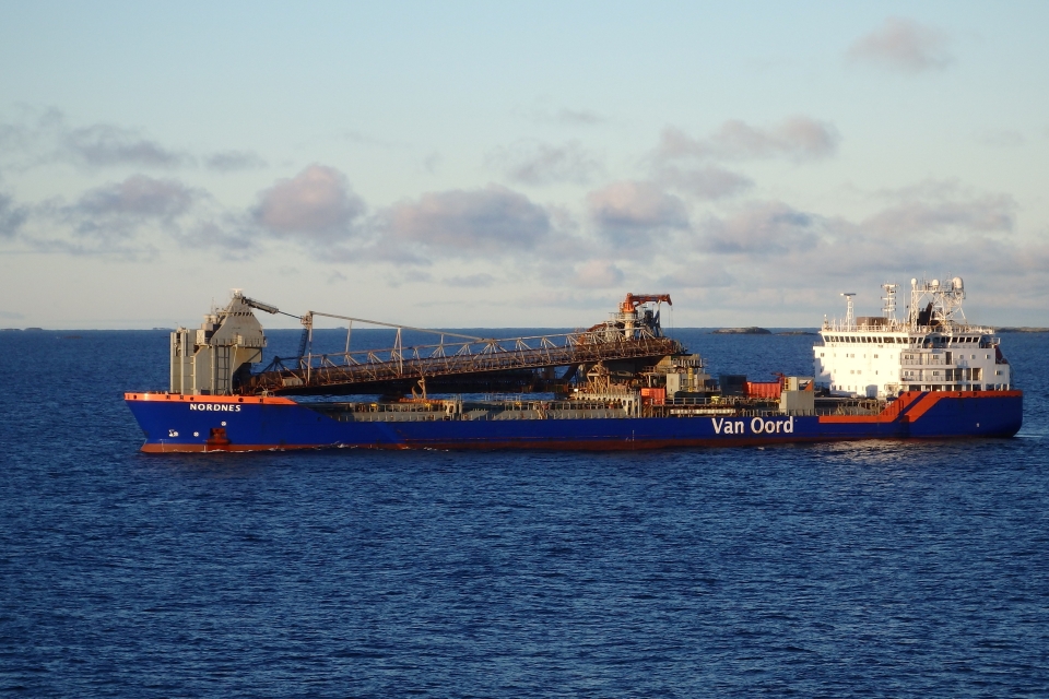 VIDEO: Van Oord’s fallpipe vessel Nordnes sets new record