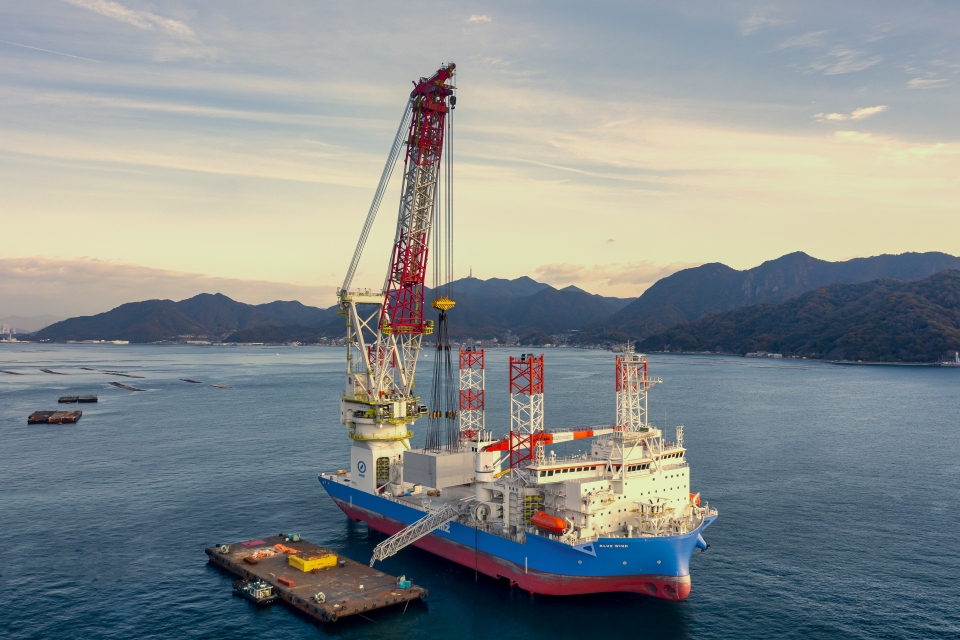World’s largest telescopic offshore crane wins Maritime Innovation Award