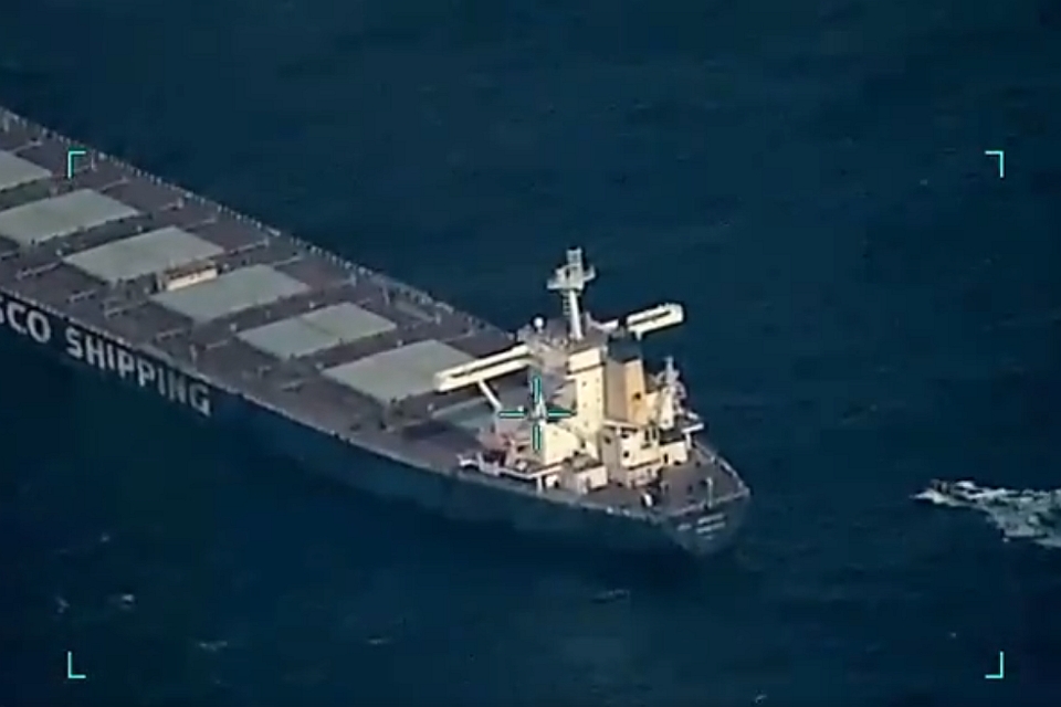 Bulk carrier boarded by pirates in Arabian Sea