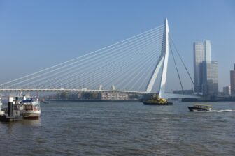 Nieuwe Maas River and Erasmus Bridge by Guilhem Vellut