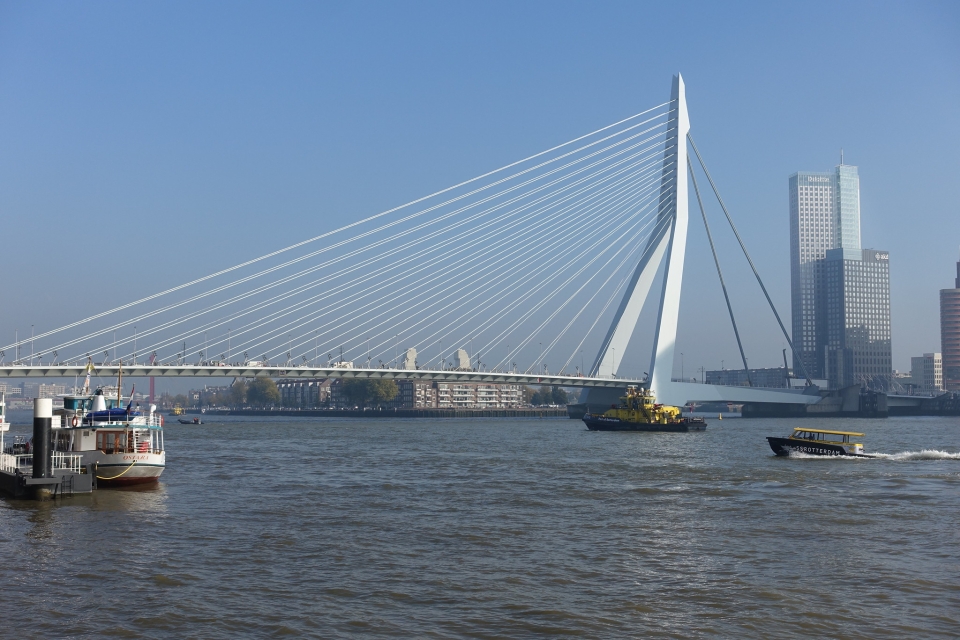 Rotterdam harbour master wants separate boating lanes