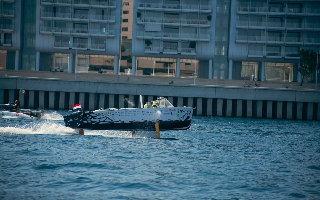 Jiswi Wensink - The boat performing banking turns in Monaco