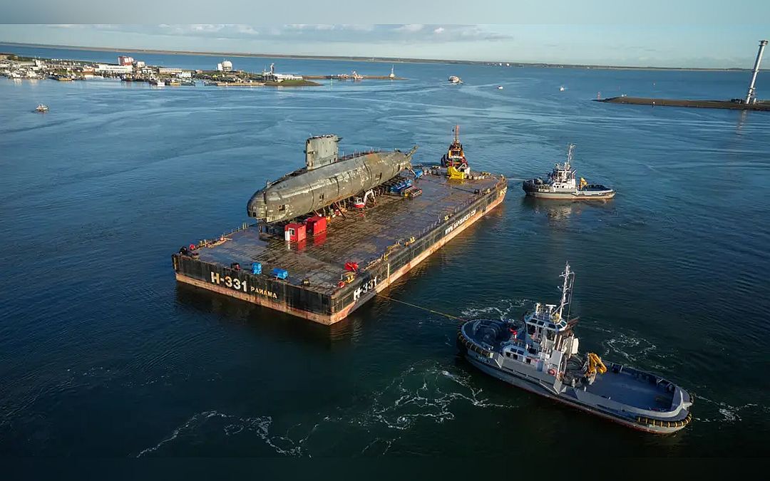 Submarine Walrus being transported on a pontoon, photo Ministry of Defence